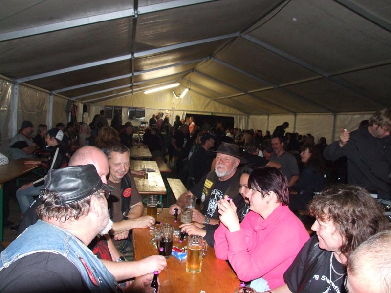 Volles Zelt